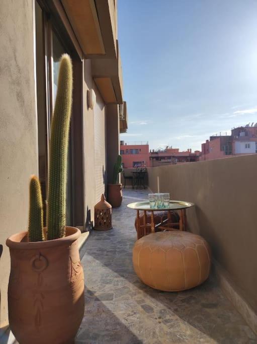 Plein Centre Marrakech, Grand Balcon Filant Apartment Marrakesh Bagian luar foto