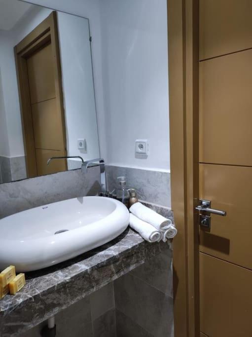Plein Centre Marrakech, Grand Balcon Filant Apartment Marrakesh Bagian luar foto